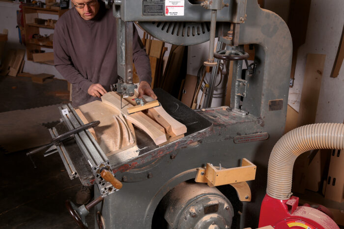 a bottom-mounted template with two concave scoops on each side of the bandsaw guide