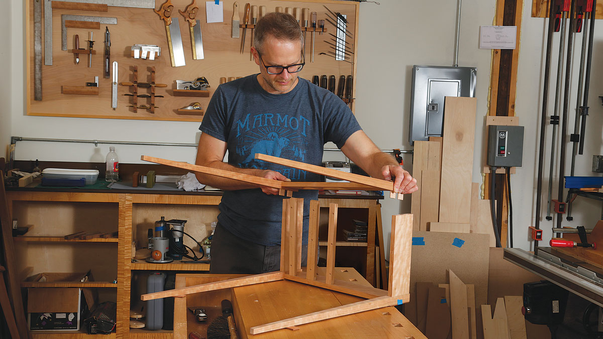 the building of a light and lively side table