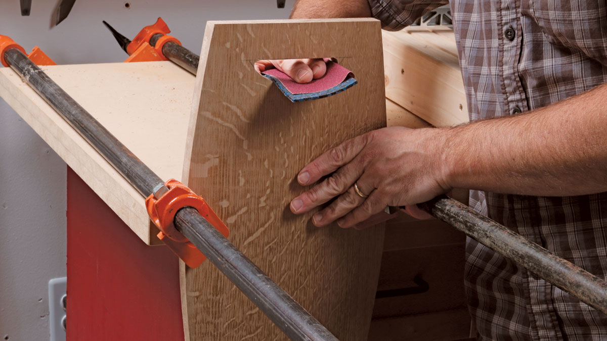 A sanding trick for the handle.