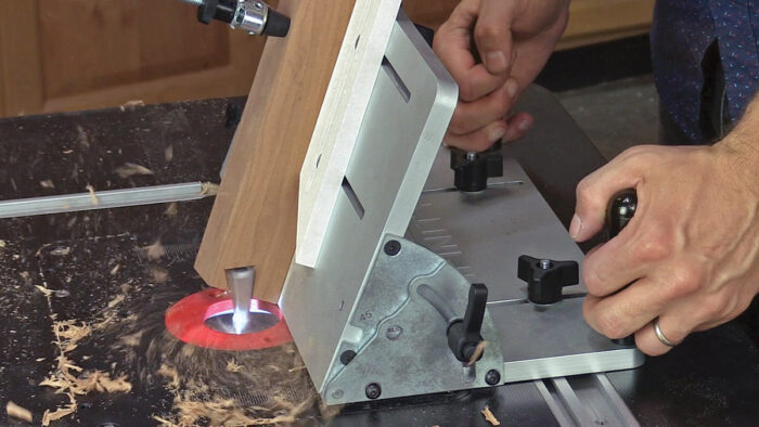 Versatile router sled works on table saw, too