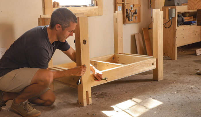 assembling workbench