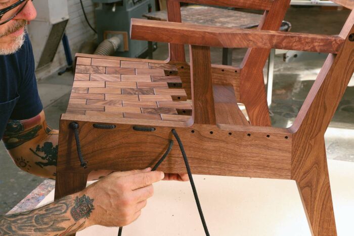 How to weave a wooden tile seat