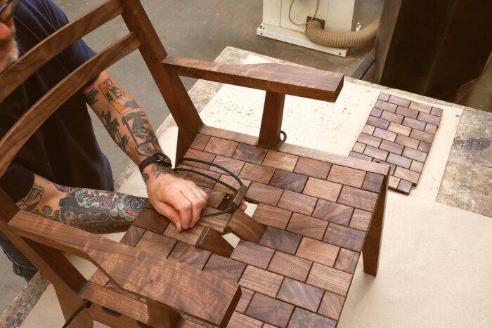 How to weave a wooden tile seat