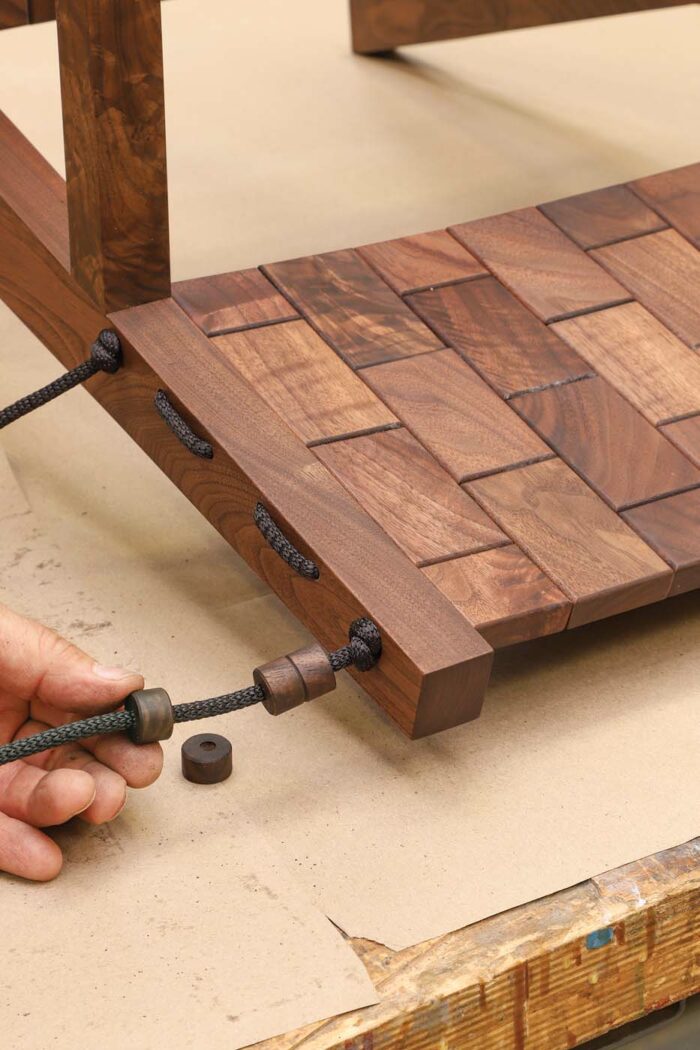 How to weave a wooden tile seat